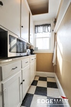 11 Frederika St, Unit 1 in Boston, MA - Foto de edificio - Building Photo