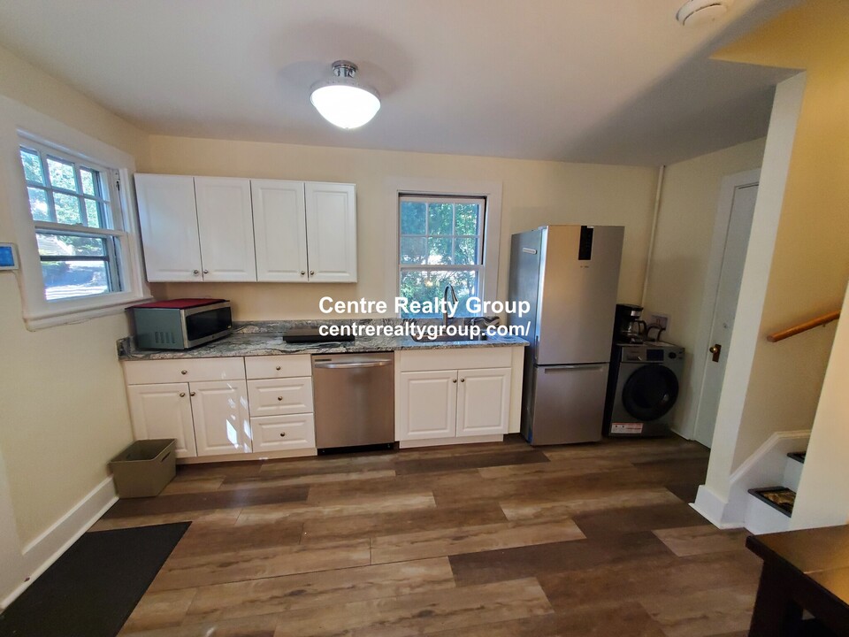 1109 Boylston St in Chestnut Hill, MA - Building Photo