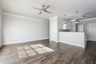 243 Riley Cir in Dawsonville, GA - Foto de edificio - Building Photo