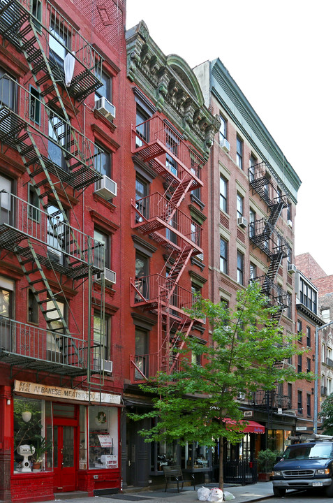 236 Elizabeth St in New York, NY - Building Photo