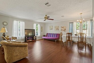 5107 Creek Shadows Dr in Houston, TX - Foto de edificio - Building Photo