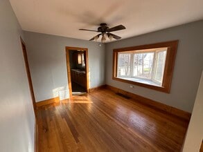 2512 Tyrone St in Flint, MI - Foto de edificio - Building Photo