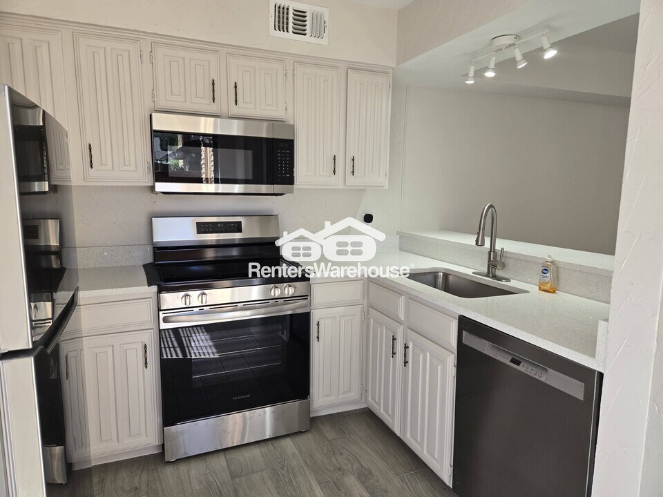 5626 Preston Oaks Rd in Dallas, TX - Building Photo