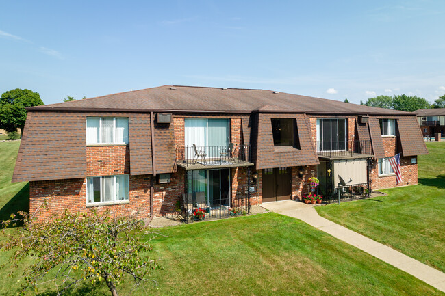 Birchwood Square Apartments in West Seneca, NY - Foto de edificio - Building Photo