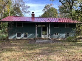 310 Chapman Rd in Keene, NH - Building Photo