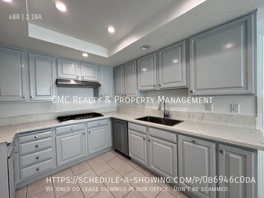 365 Seville Way in Long Beach, CA - Building Photo