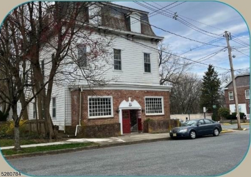 52 Center St in Bloomsbury, NJ - Building Photo