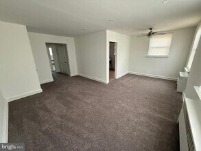 940 Vernon Rd in Philadelphia, PA - Building Photo - Building Photo