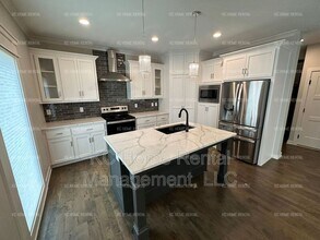 2362 SW Old Port Rd in Lee's Summit, MO - Building Photo - Building Photo