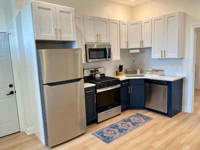 14 N Francisco Ave, Unit 1 in Chicago, IL - Building Photo - Building Photo