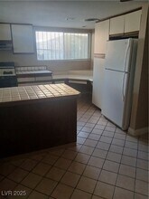 3028 Scarlet Oak Ave in Las Vegas, NV - Foto de edificio - Building Photo