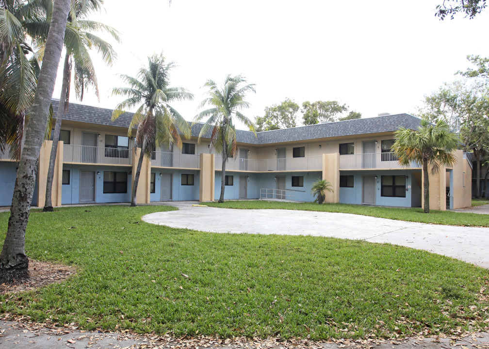 Stanley Terrace Apartments in Deerfield Beach, FL - Building Photo