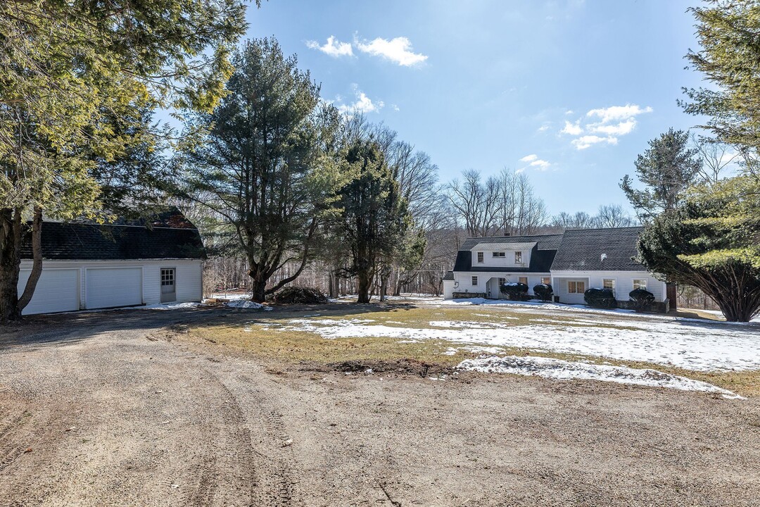 42 Scoville Rd in Cornwall, CT - Building Photo