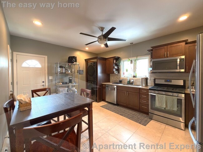 9 Amaranth Ave, Unit Amaranth, Unit Amaranth