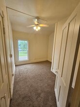 116 Oak St, Unit Apt 2 in Dowagiac, MI - Foto de edificio - Building Photo
