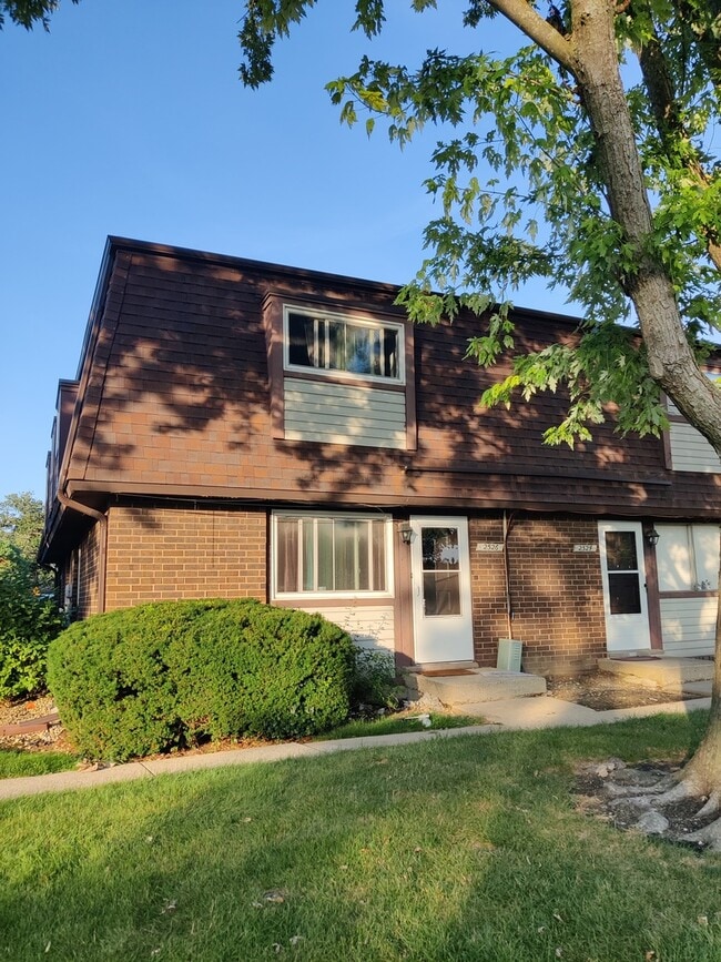 property at 2526 Berkshire Ct