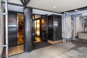 32 Gramercy Park S in New York, NY - Building Photo - Building Photo