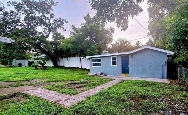 2710 Marshall Dr in Sarasota, FL - Building Photo - Building Photo