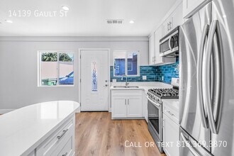 14139 Gault St in Los Angeles, CA - Building Photo - Building Photo