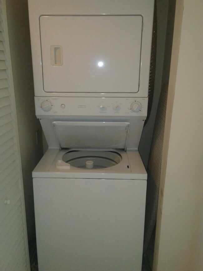 2740 SW 28th Ter in Miami, FL - Building Photo - Building Photo