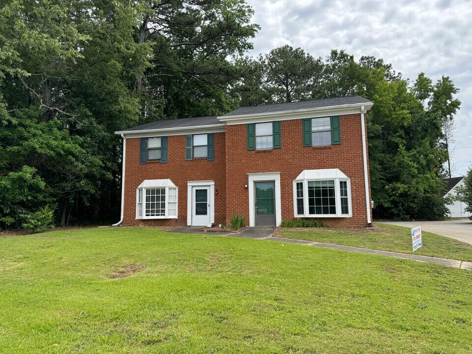 1869 McElvaney Ln NW in Lawrenceville, GA - Building Photo