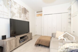 330 N Clinton St, Unit 508 in Chicago, IL - Building Photo - Building Photo