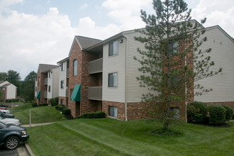 Holly Hills Apartments in Jackson, OH - Foto de edificio - Building Photo