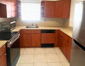 1605 Pennsylvania Ave, Unit 404 in Miami Beach, FL - Building Photo - Building Photo