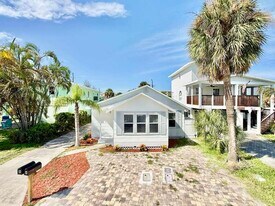 13412 2nd St E in Madeira Beach, FL - Building Photo