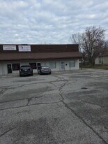 7292 Manslick Rd in Louisville, KY - Building Photo