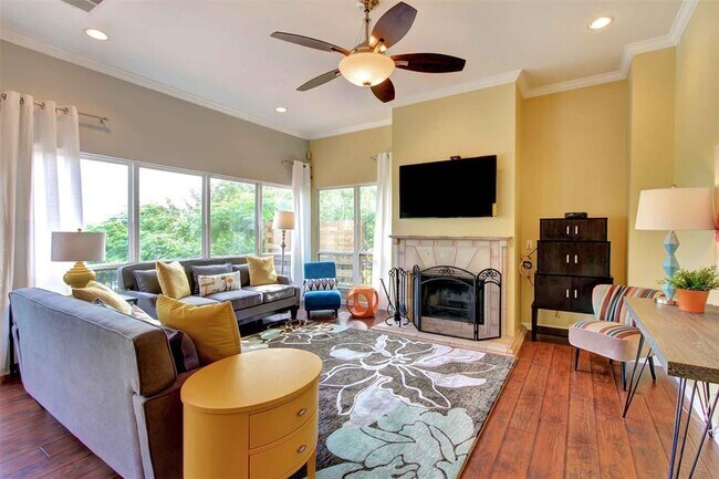 2208 Trailside Dr in Austin, TX - Building Photo - Building Photo