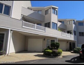 5 Sea Breeze Ct in Long Branch, NJ - Building Photo - Building Photo