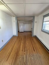 74 N Main Ave in Orono, ME - Foto de edificio - Building Photo
