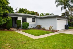404 E Everett Pl in Orange, CA - Building Photo