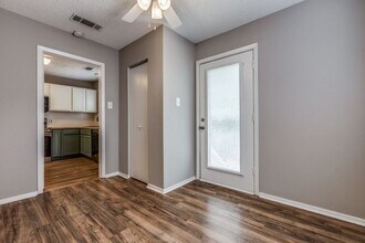 312 Mockingbird Ln in Denton, TX - Foto de edificio - Building Photo