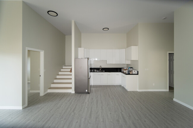 99-806 Aliipoe Dr, Unit Front 3 in Aiea, HI - Building Photo - Building Photo