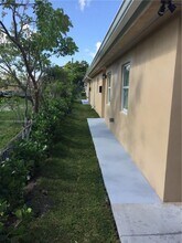 219 NW 7th Ct, Unit 1 in Hallandale Beach, FL - Foto de edificio - Building Photo