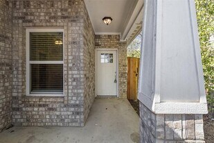 708 S Rusk Ave in Alvarado, TX - Building Photo