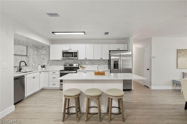 1334 Ellendale Cir in Lehigh Acres, FL - Building Photo - Building Photo