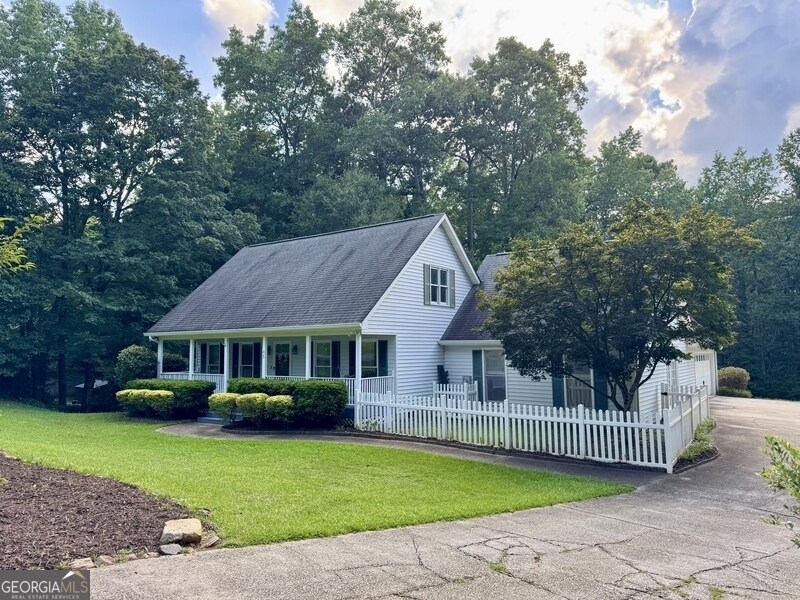 45 Gentry Dr in Mcdonough, GA - Building Photo