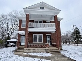 1102 Tates Creek Rd in Lexington, KY - Building Photo