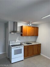 14713 Kimberly Ln, Unit 1 in Ft. Myers, FL - Foto de edificio - Building Photo