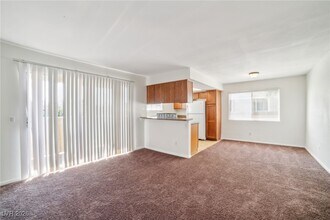 7200 W Pirates Cove Rd in Las Vegas, NV - Building Photo - Building Photo