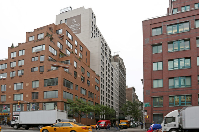 55-61 W 17th St in New York, NY - Foto de edificio - Building Photo