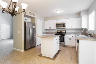 7533 Hickory Hills Dr in Las Vegas, NV - Building Photo - Building Photo
