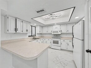 2101 Hibiscus Rd in Ft. Myers, FL - Foto de edificio - Building Photo