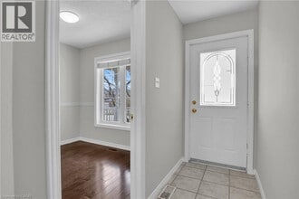 115 Daimler Dr in Kitchener, ON - Building Photo - Building Photo