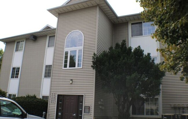 470 Peterson St in Iowa City, IA - Building Photo - Building Photo