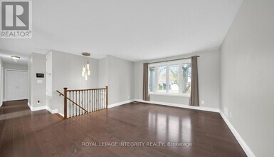 1896 Featherston Dr in Ottawa, ON - Building Photo - Building Photo