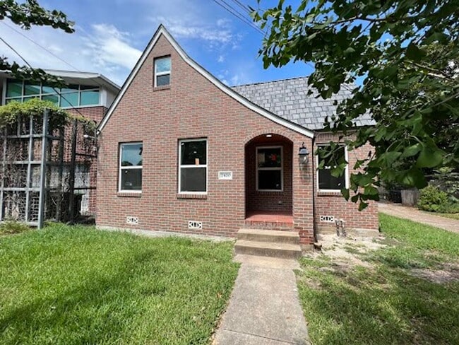 property at 2420 White Oak Dr
